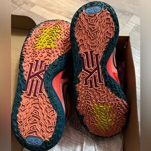 Kyrie Low 4